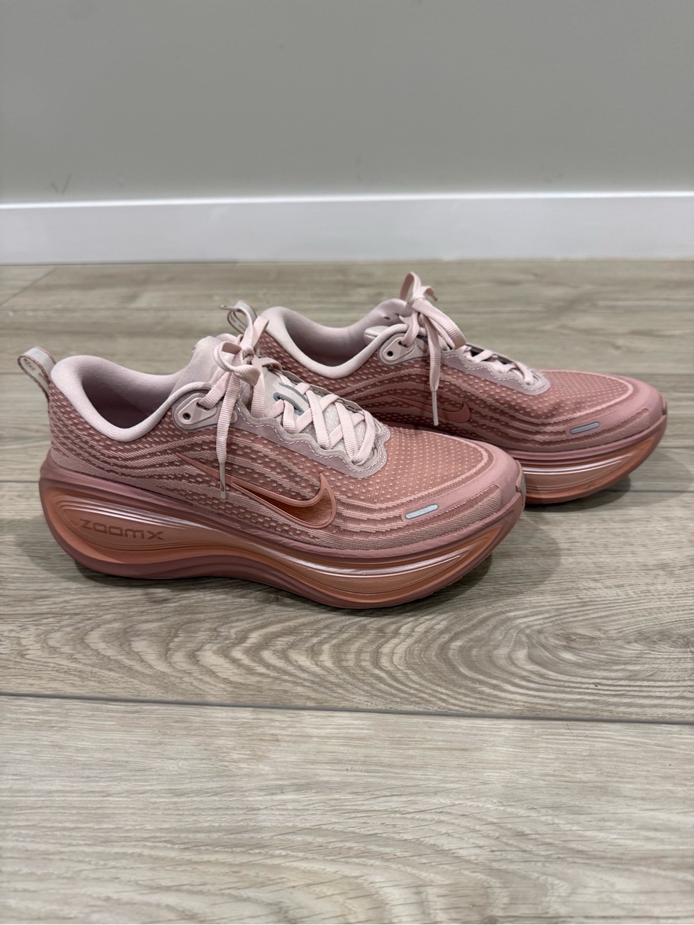 Women’s Nike Vomero Plus Rose Gold Running Sneakers- Size 8.5